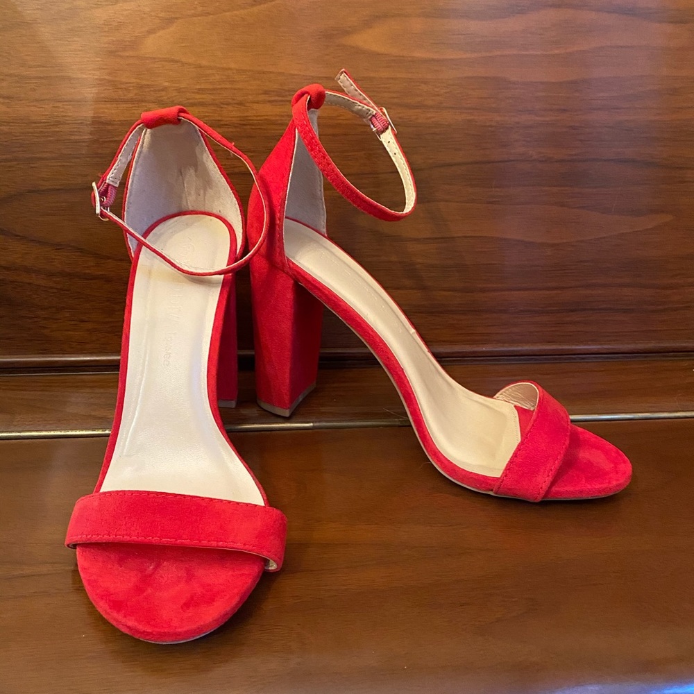 Red heels - Picture 3 of 6